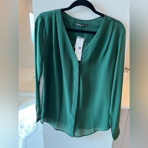 Urban coco emerald long sleeve blouse. Polyester. Size medium.
